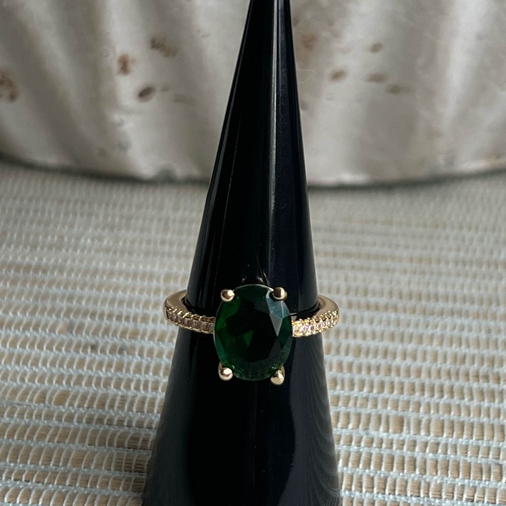 Green oval Gemstone Ring